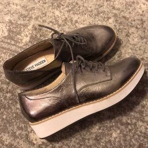 Steve Madden pewter platform oxford style shoes 6M